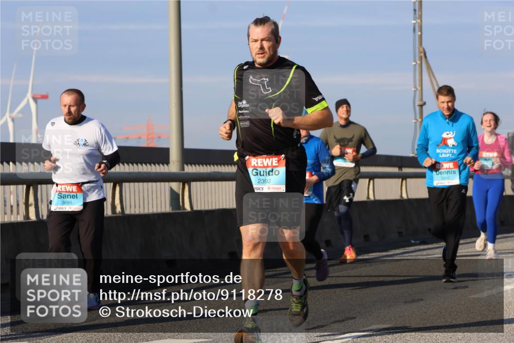 03.10.2025 - Köhlbrandbrückenlauf Strokosch-Dieckow http://msf.ph/oto/9118278 03.10.2025 09:52:24 Position 2 3698, 2392, 3450 meine-sportfotos.de