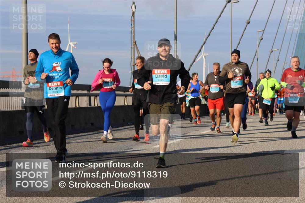 03.10.2025 - Köhlbrandbrückenlauf Strokosch-Dieckow http://msf.ph/oto/9118319 03.10.2025 09:52:26 Position 2 3450, 2345, 2172 meine-sportfotos.de