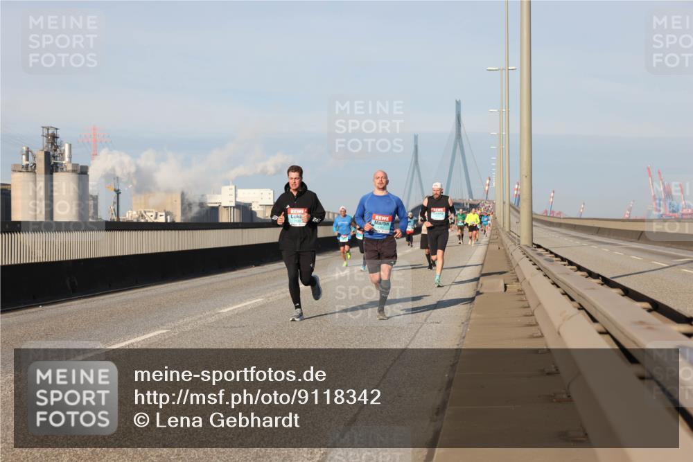 03.10.2025 - Köhlbrandbrückenlauf Lena Gebhardt http://msf.ph/oto/9118342 03.10.2025 09:44:44 Position 2  meine-sportfotos.de