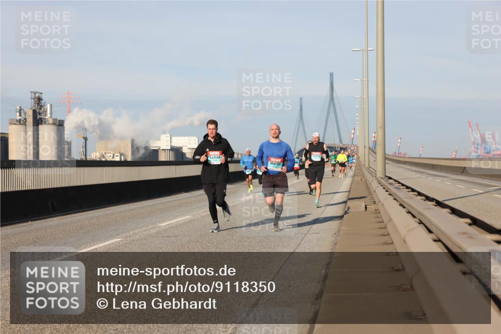 03.10.2025 - Köhlbrandbrückenlauf Lena Gebhardt http://msf.ph/oto/9118350 03.10.2025 09:44:44 Position 2  meine-sportfotos.de
