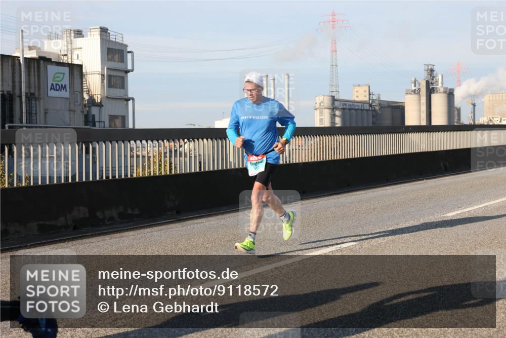 03.10.2025 - Köhlbrandbrückenlauf Lena Gebhardt http://msf.ph/oto/9118572 03.10.2025 09:44:52 Position 2  meine-sportfotos.de