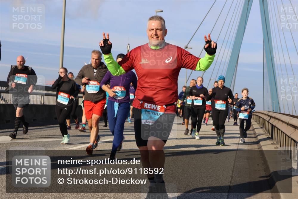 03.10.2025 - Köhlbrandbrückenlauf Strokosch-Dieckow http://msf.ph/oto/9118592 03.10.2025 09:52:31 Position 2 2641, 2886, 2800 meine-sportfotos.de