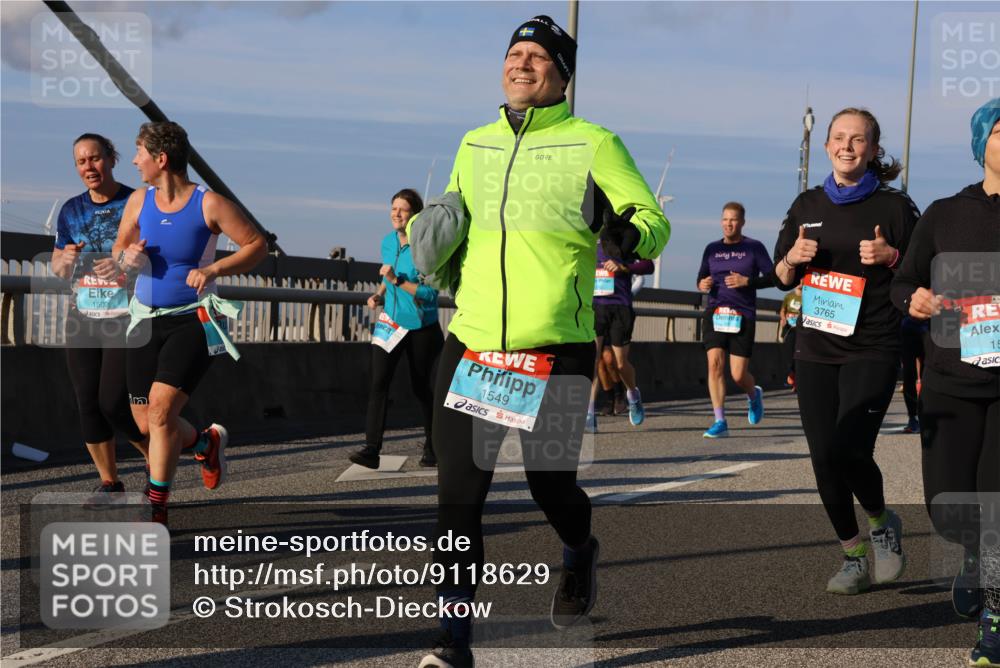 03.10.2025 - Köhlbrandbrückenlauf Strokosch-Dieckow http://msf.ph/oto/9118629 03.10.2025 09:52:34 Position 2 1502, 1549, 3765, 15 meine-sportfotos.de