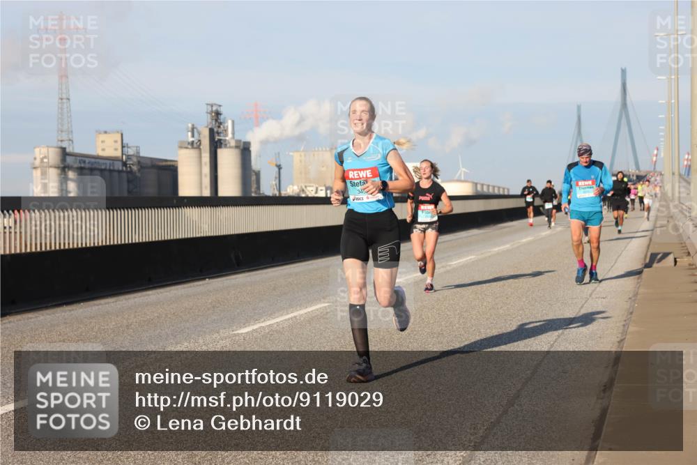 03.10.2025 - Köhlbrandbrückenlauf Lena Gebhardt http://msf.ph/oto/9119029 03.10.2025 09:45:07 Position 2 34 meine-sportfotos.de