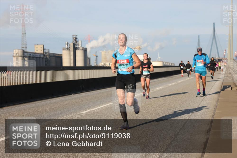 03.10.2025 - Köhlbrandbrückenlauf Lena Gebhardt http://msf.ph/oto/9119038 03.10.2025 09:45:07 Position 2 3458 meine-sportfotos.de