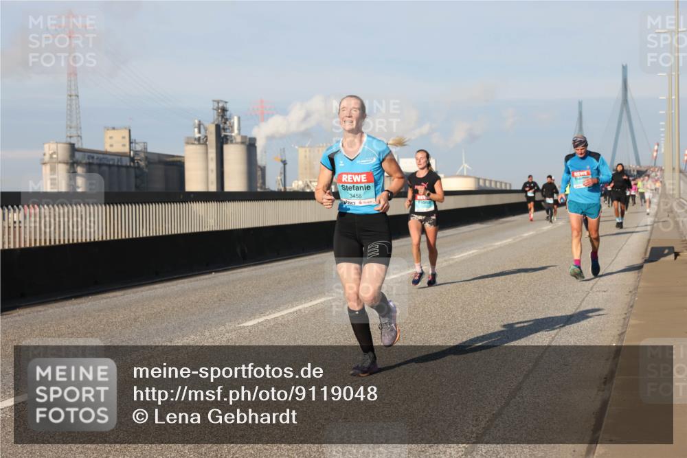 03.10.2025 - Köhlbrandbrückenlauf Lena Gebhardt http://msf.ph/oto/9119048 03.10.2025 09:45:07 Position 2 3458 meine-sportfotos.de