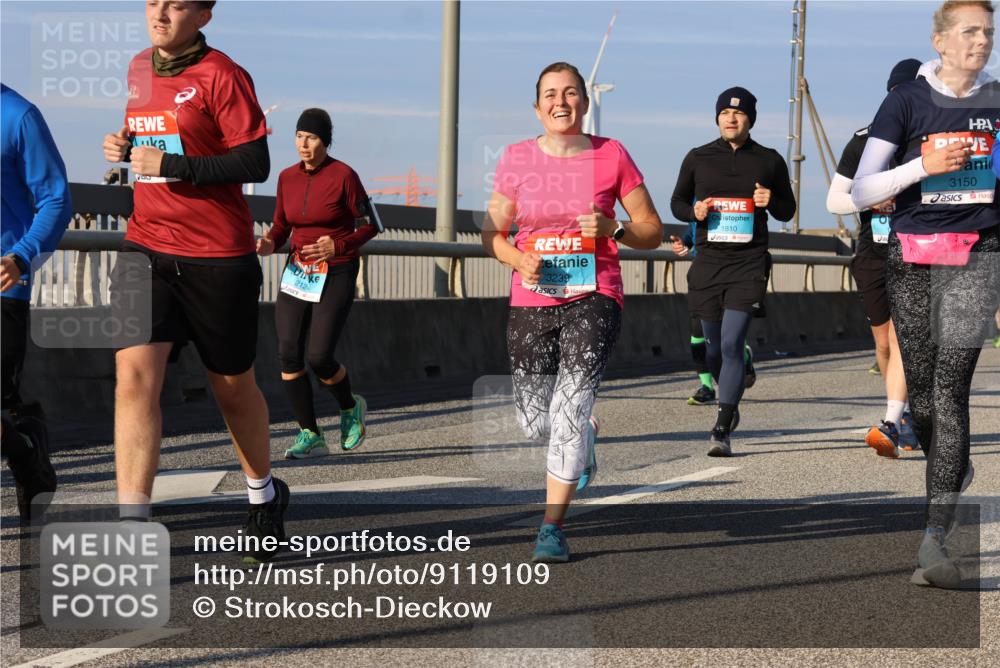 03.10.2025 - Köhlbrandbrückenlauf Strokosch-Dieckow http://msf.ph/oto/9119109 03.10.2025 09:52:47 Position 2 2124, 3239, 1810, 3150 meine-sportfotos.de