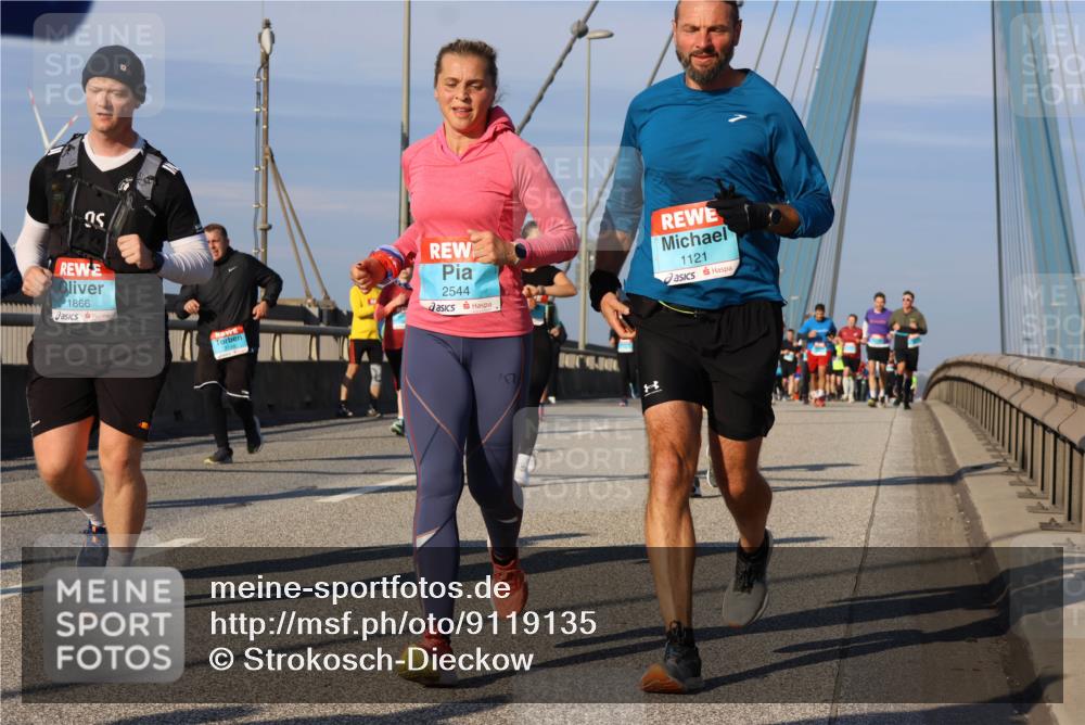 03.10.2025 - Köhlbrandbrückenlauf Strokosch-Dieckow http://msf.ph/oto/9119135 03.10.2025 09:52:49 Position 2 1866, 2544, 1121 meine-sportfotos.de