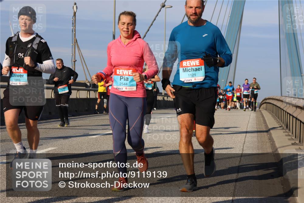 03.10.2025 - Köhlbrandbrückenlauf Strokosch-Dieckow http://msf.ph/oto/9119139 03.10.2025 09:52:49 Position 2 1866, 2544, 1, 1121 meine-sportfotos.de