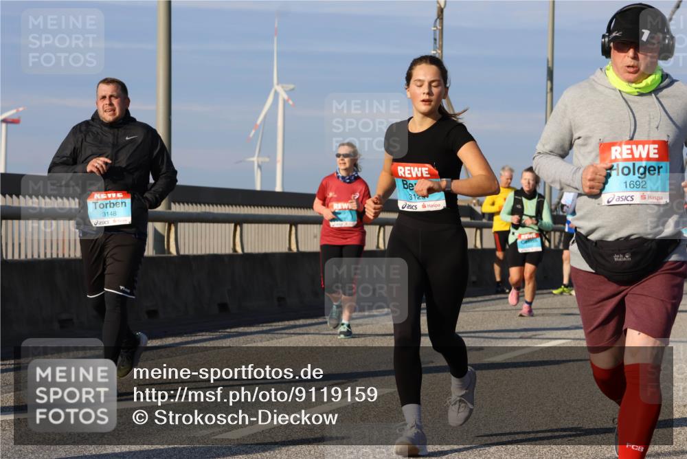 03.10.2025 - Köhlbrandbrückenlauf Strokosch-Dieckow http://msf.ph/oto/9119159 03.10.2025 09:52:52 Position 2 3148, 3125, 1692 meine-sportfotos.de