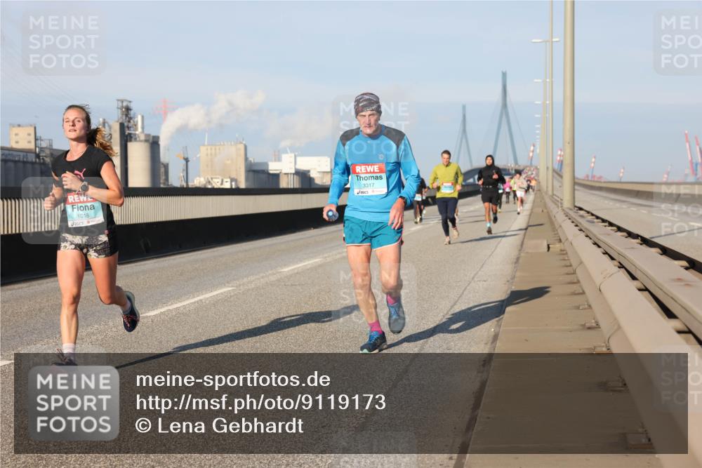 03.10.2025 - Köhlbrandbrückenlauf Lena Gebhardt http://msf.ph/oto/9119173 03.10.2025 09:45:09 Position 2 1018, 3317 meine-sportfotos.de
