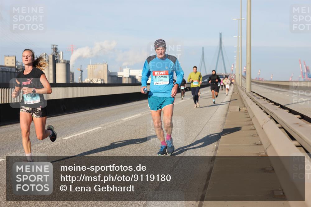 03.10.2025 - Köhlbrandbrückenlauf Lena Gebhardt http://msf.ph/oto/9119180 03.10.2025 09:45:09 Position 2 1018, 3317 meine-sportfotos.de