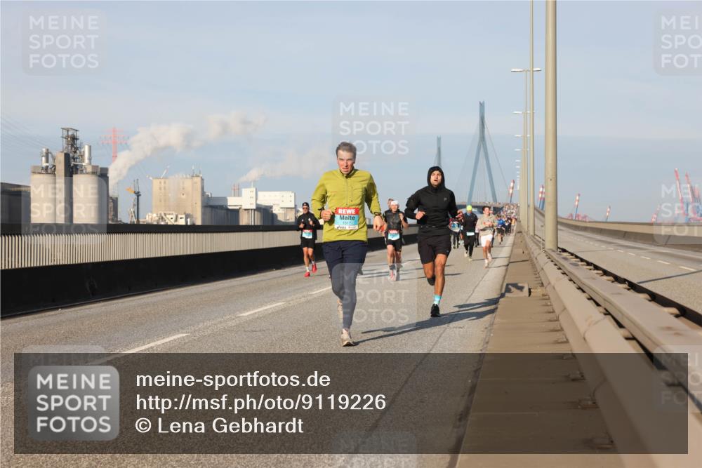 03.10.2025 - Köhlbrandbrückenlauf Lena Gebhardt http://msf.ph/oto/9119226 03.10.2025 09:45:12 Position 2  meine-sportfotos.de