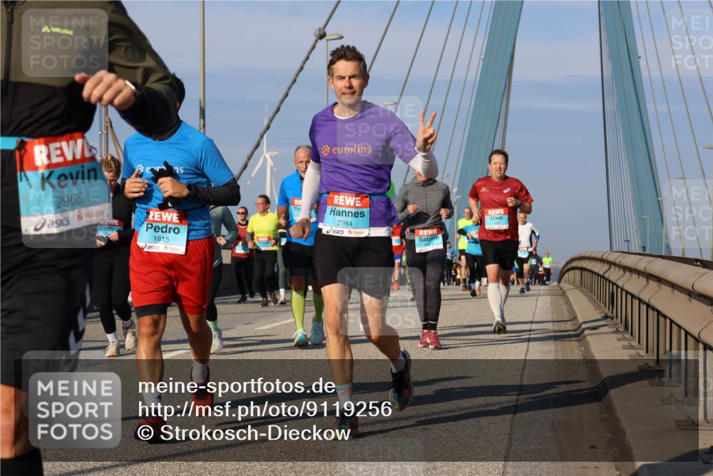 03.10.2025 - Köhlbrandbrückenlauf Strokosch-Dieckow http://msf.ph/oto/9119256 03.10.2025 09:53:03 Position 2 2965, 1815, 2984 meine-sportfotos.de