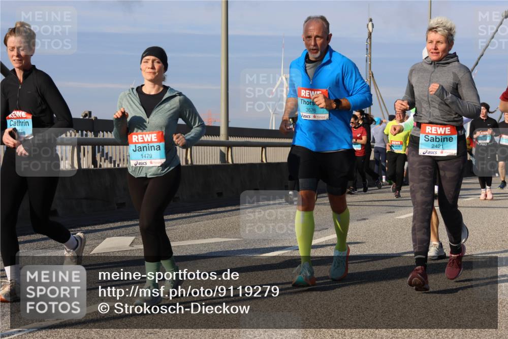 03.10.2025 - Köhlbrandbrückenlauf Strokosch-Dieckow http://msf.ph/oto/9119279 03.10.2025 09:53:06 Position 2 1479, 3676, 2421 meine-sportfotos.de