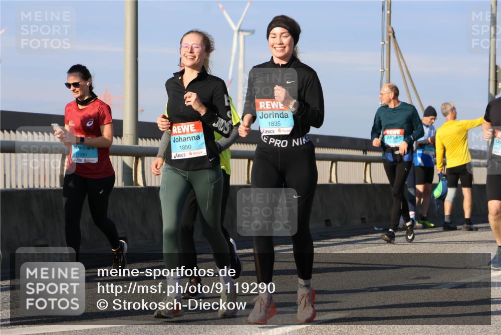 03.10.2025 - Köhlbrandbrückenlauf Strokosch-Dieckow http://msf.ph/oto/9119290 03.10.2025 09:53:10 Position 2 1920, 1850, 1835 meine-sportfotos.de