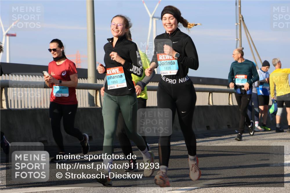 03.10.2025 - Köhlbrandbrückenlauf Strokosch-Dieckow http://msf.ph/oto/9119293 03.10.2025 09:53:10 Position 2 1920, 1850, 1835 meine-sportfotos.de