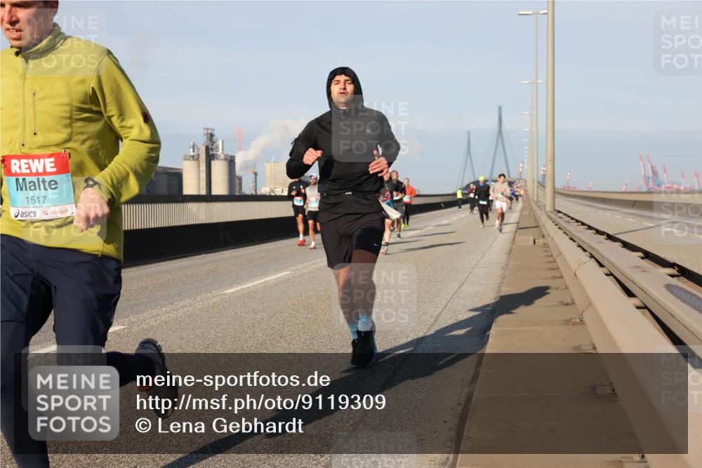 03.10.2025 - Köhlbrandbrückenlauf Lena Gebhardt http://msf.ph/oto/9119309 03.10.2025 09:45:15 Position 2 1517 meine-sportfotos.de