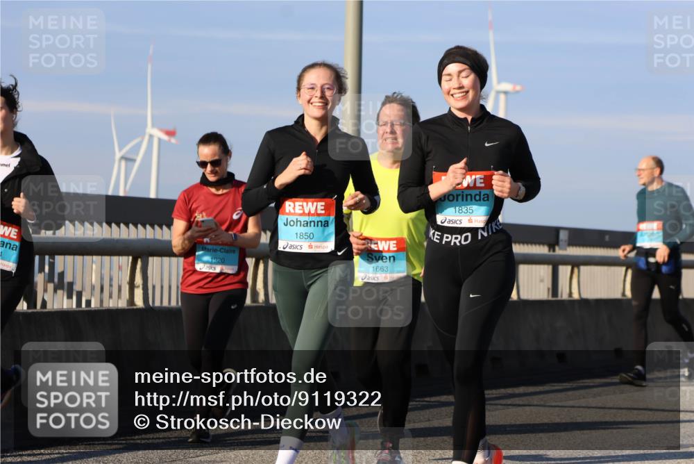 03.10.2025 - Köhlbrandbrückenlauf Strokosch-Dieckow http://msf.ph/oto/9119322 03.10.2025 09:53:10 Position 2 1920, 1850, 1663, 1835 meine-sportfotos.de