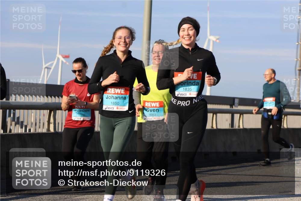 03.10.2025 - Köhlbrandbrückenlauf Strokosch-Dieckow http://msf.ph/oto/9119326 03.10.2025 09:53:10 Position 2 1920, 1850, 1663, 1835 meine-sportfotos.de