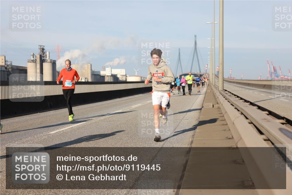 03.10.2025 - Köhlbrandbrückenlauf Lena Gebhardt http://msf.ph/oto/9119445 03.10.2025 09:45:20 Position 2  meine-sportfotos.de