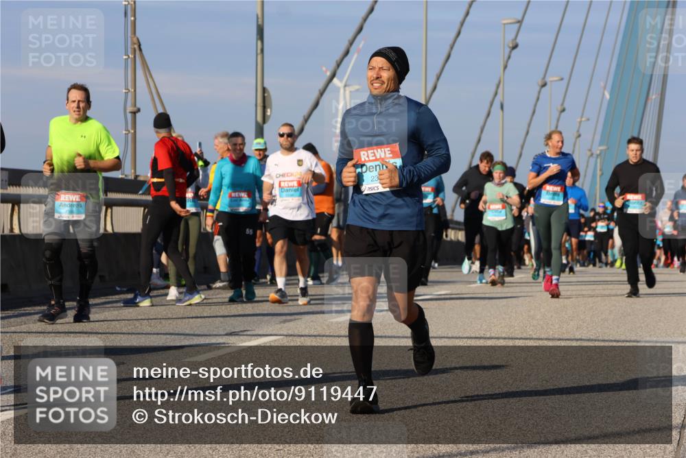 03.10.2025 - Köhlbrandbrückenlauf Strokosch-Dieckow http://msf.ph/oto/9119447 03.10.2025 09:53:20 Position 2 55, 24, 23, 800 meine-sportfotos.de