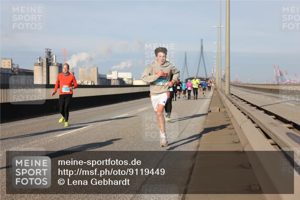 03.10.2025 - Köhlbrandbrückenlauf Lena Gebhardt http://msf.ph/oto/9119449 03.10.2025 09:45:21 Position 2 1396 meine-sportfotos.de
