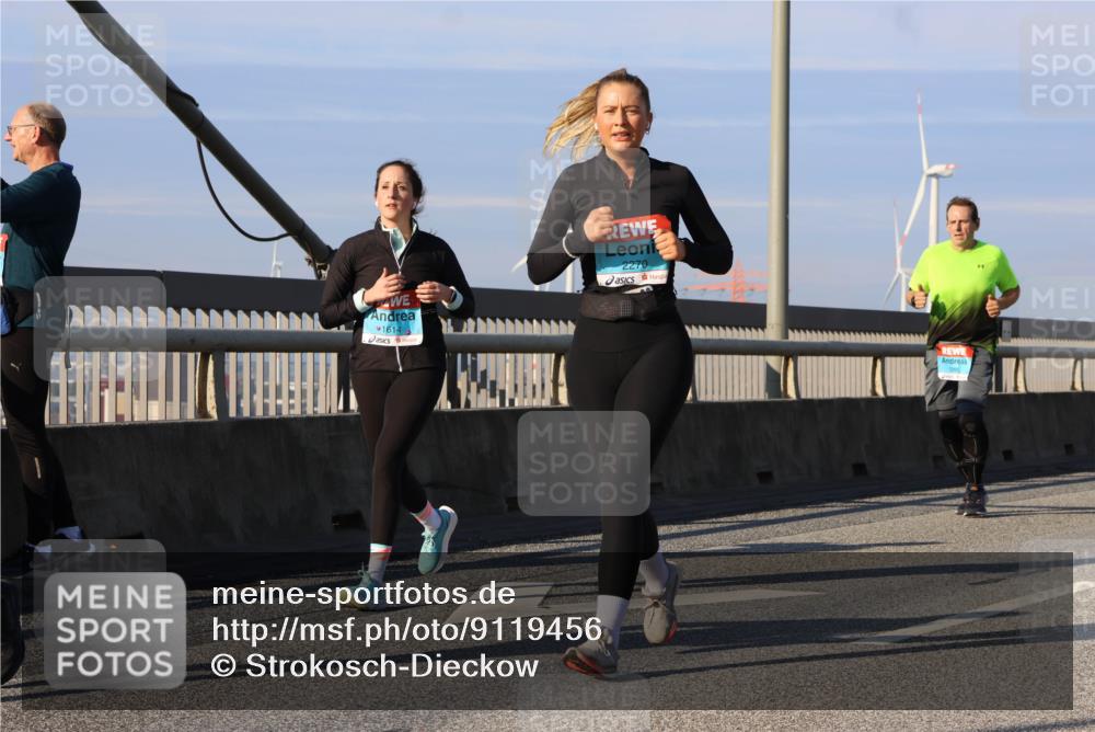 03.10.2025 - Köhlbrandbrückenlauf Strokosch-Dieckow http://msf.ph/oto/9119456 03.10.2025 09:53:21 Position 2 1614, 2270, 1995 meine-sportfotos.de