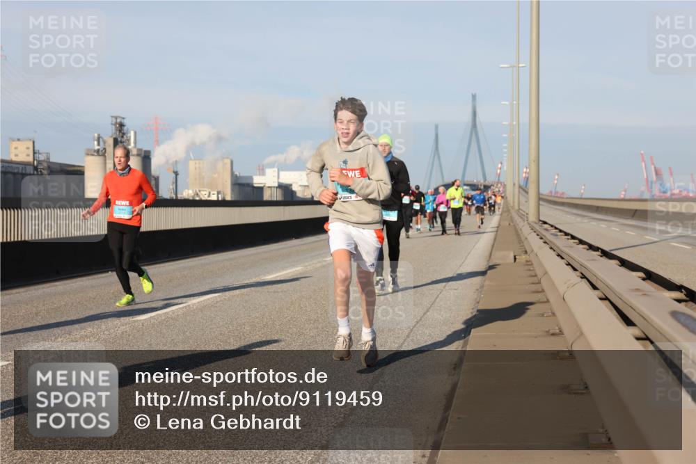 03.10.2025 - Köhlbrandbrückenlauf Lena Gebhardt http://msf.ph/oto/9119459 03.10.2025 09:45:21 Position 2  meine-sportfotos.de