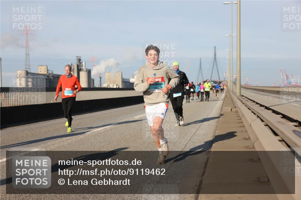 03.10.2025 - Köhlbrandbrückenlauf Lena Gebhardt http://msf.ph/oto/9119462 03.10.2025 09:45:21 Position 2 1396 meine-sportfotos.de