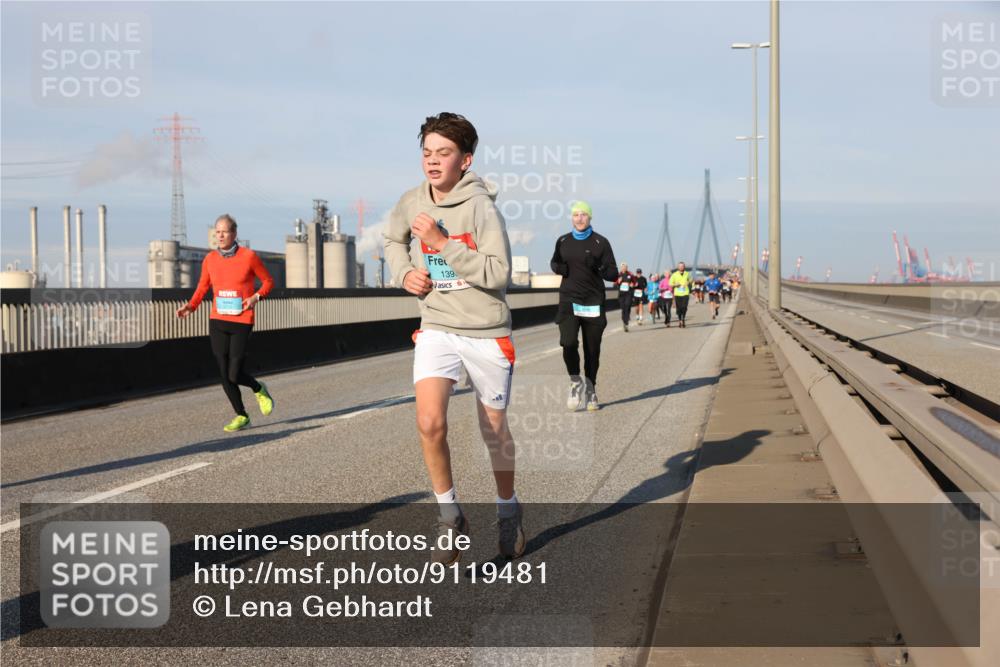 03.10.2025 - Köhlbrandbrückenlauf Lena Gebhardt http://msf.ph/oto/9119481 03.10.2025 09:45:22 Position 2 139 meine-sportfotos.de