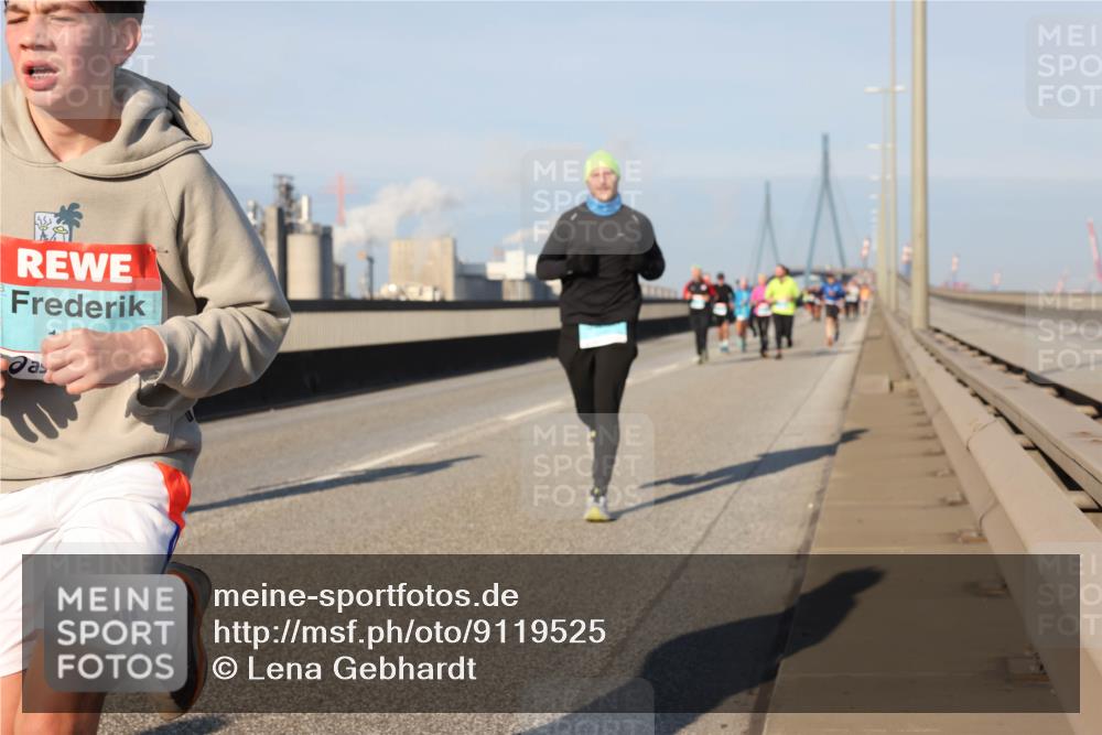 03.10.2025 - Köhlbrandbrückenlauf Lena Gebhardt http://msf.ph/oto/9119525 03.10.2025 09:45:22 Position 2  meine-sportfotos.de