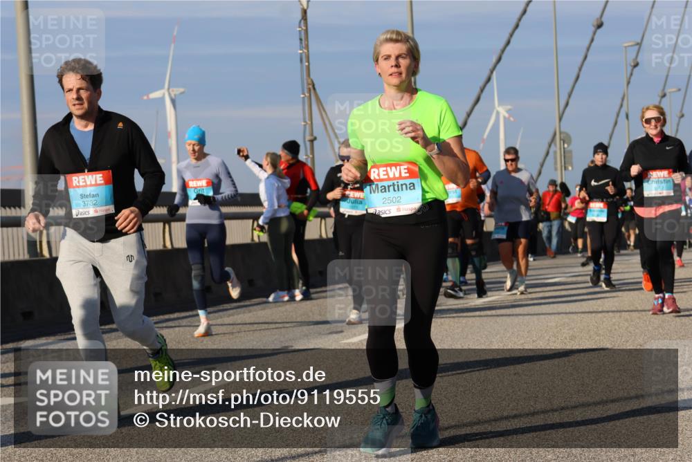 03.10.2025 - Köhlbrandbrückenlauf Strokosch-Dieckow http://msf.ph/oto/9119555 03.10.2025 09:53:37 Position 2 3732, 2502, 1917 meine-sportfotos.de