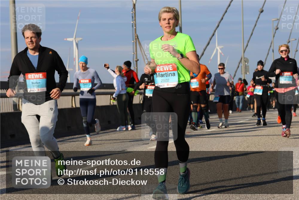 03.10.2025 - Köhlbrandbrückenlauf Strokosch-Dieckow http://msf.ph/oto/9119558 03.10.2025 09:53:37 Position 2 3732, 2502, 1917 meine-sportfotos.de