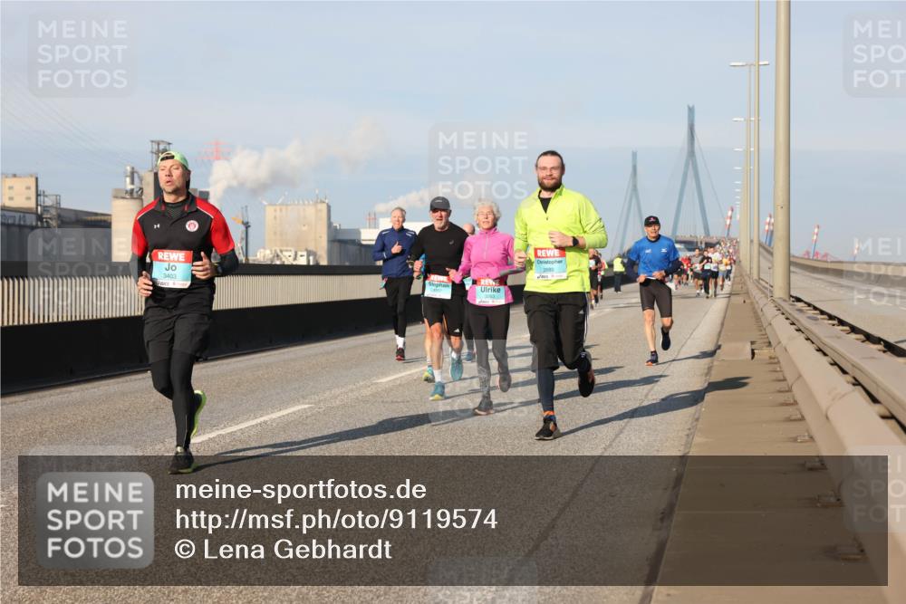 03.10.2025 - Köhlbrandbrückenlauf Lena Gebhardt http://msf.ph/oto/9119574 03.10.2025 09:45:29 Position 2 3403, 3263 meine-sportfotos.de