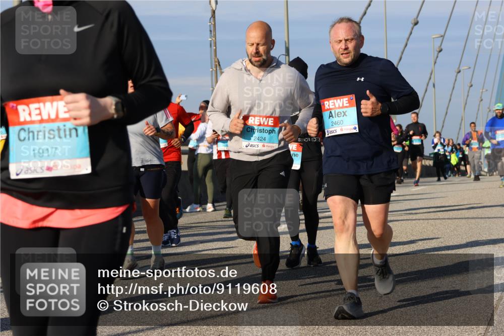 03.10.2025 - Köhlbrandbrückenlauf Strokosch-Dieckow http://msf.ph/oto/9119608 03.10.2025 09:53:42 Position 2 1917, 2424, 2460 meine-sportfotos.de