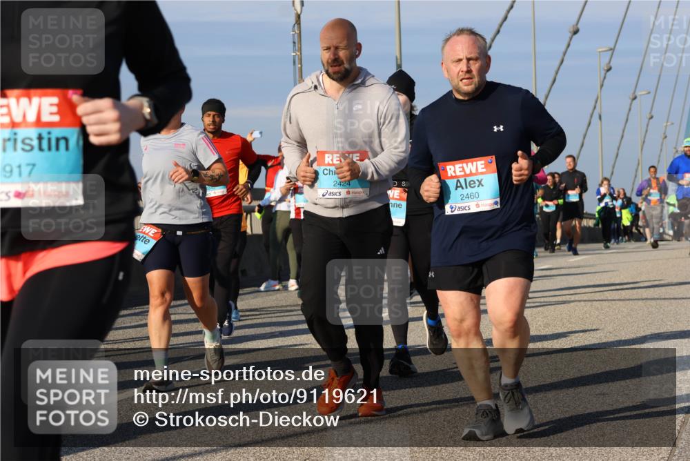 03.10.2025 - Köhlbrandbrückenlauf Strokosch-Dieckow http://msf.ph/oto/9119621 03.10.2025 09:53:42 Position 2 917, 2424, 2460 meine-sportfotos.de