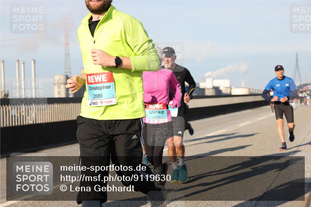 03.10.2025 - Köhlbrandbrückenlauf Lena Gebhardt http://msf.ph/oto/9119630 03.10.2025 09:45:31 Position 2 2889, 3263 meine-sportfotos.de
