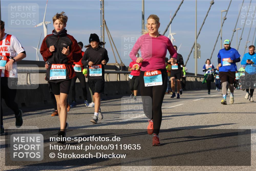 03.10.2025 - Köhlbrandbrückenlauf Strokosch-Dieckow http://msf.ph/oto/9119635 03.10.2025 09:53:45 Position 2 3635, 2897, 3783 meine-sportfotos.de
