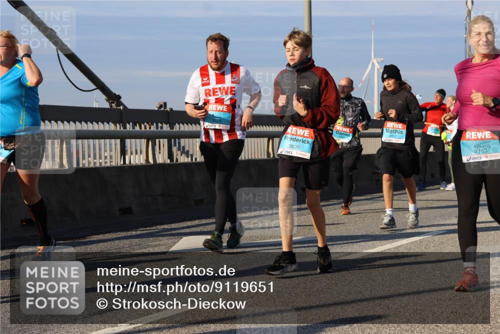 03.10.2025 - Köhlbrandbrückenlauf Strokosch-Dieckow http://msf.ph/oto/9119651 03.10.2025 09:53:46 Position 2 3828, 3635, 2897, 3783 meine-sportfotos.de