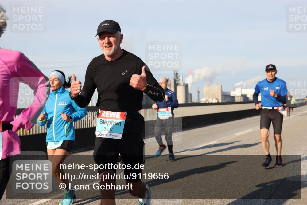 03.10.2025 - Köhlbrandbrückenlauf Lena Gebhardt http://msf.ph/oto/9119656 03.10.2025 09:45:32 Position 2 350, 3307 meine-sportfotos.de