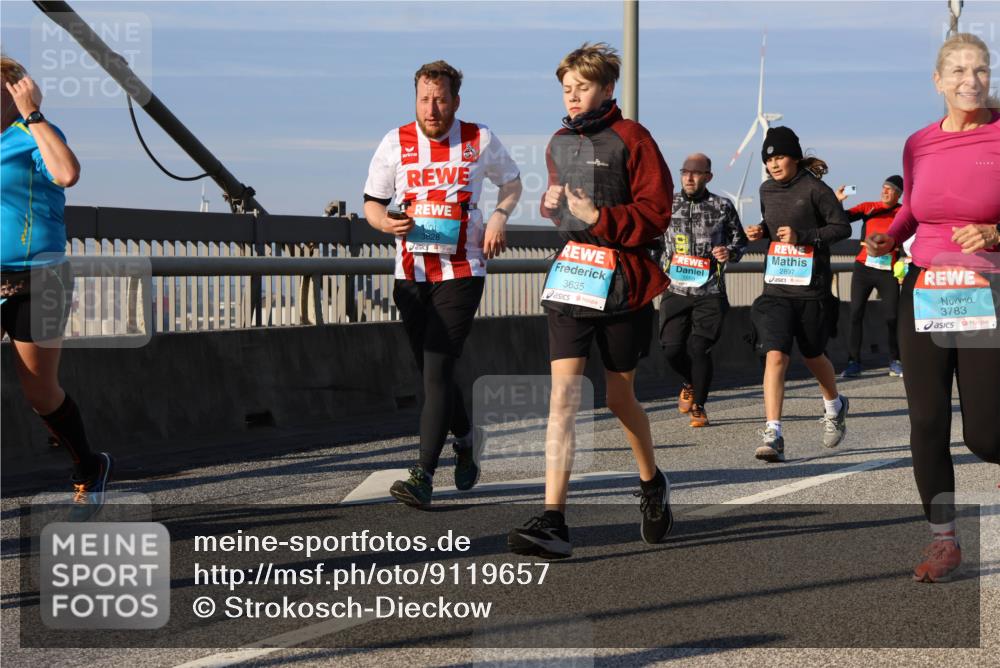 03.10.2025 - Köhlbrandbrückenlauf Strokosch-Dieckow http://msf.ph/oto/9119657 03.10.2025 09:53:46 Position 2 3828, 3783, 2897, 3635 meine-sportfotos.de