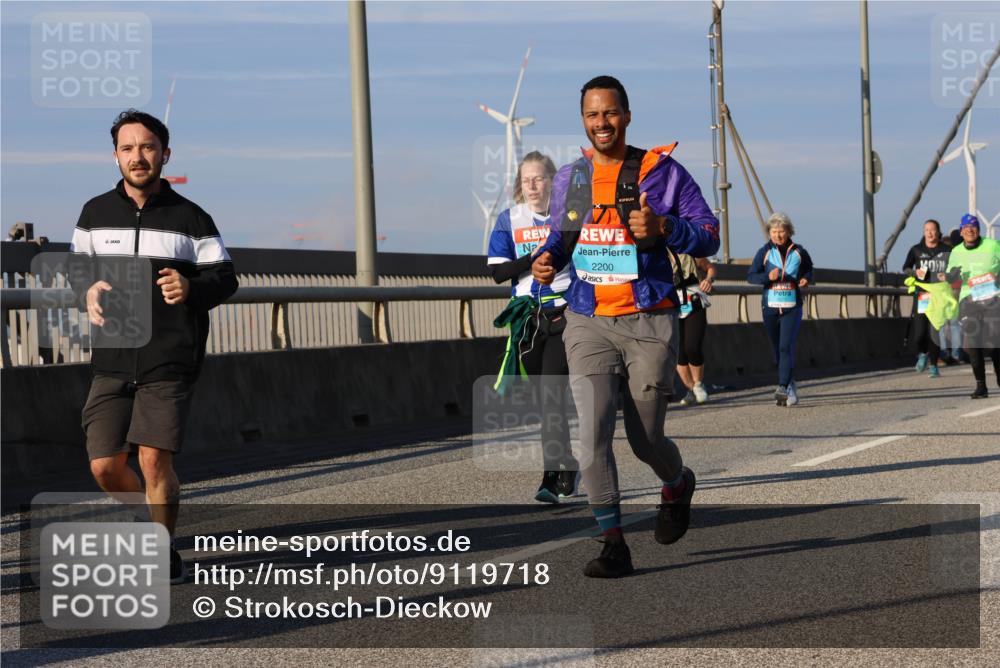 03.10.2025 - Köhlbrandbrückenlauf Strokosch-Dieckow http://msf.ph/oto/9119718 03.10.2025 09:53:55 Position 2 2200 meine-sportfotos.de