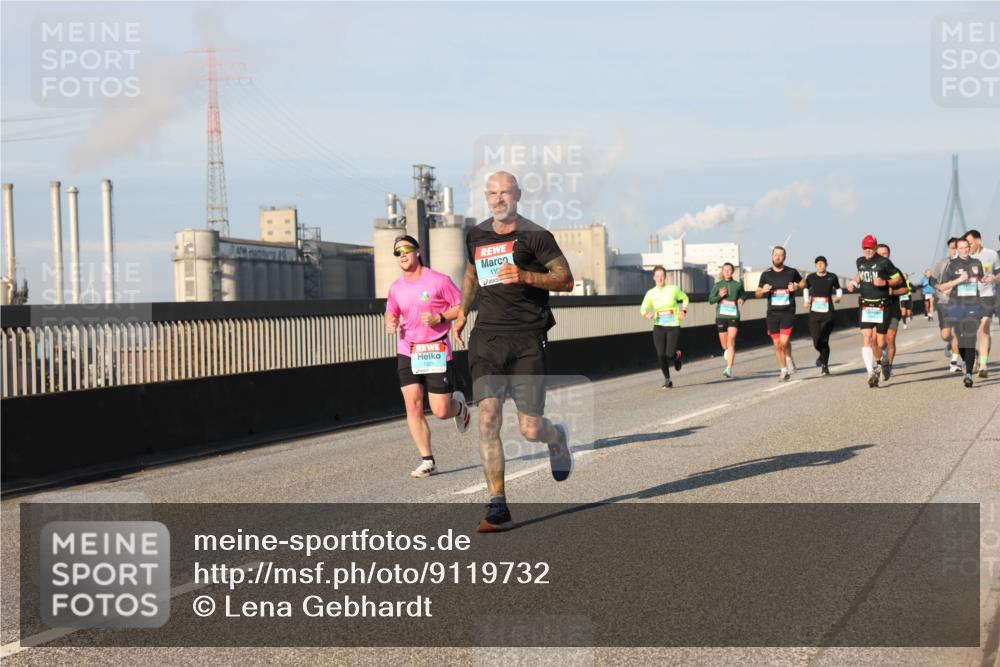 03.10.2025 - Köhlbrandbrückenlauf Lena Gebhardt http://msf.ph/oto/9119732 03.10.2025 09:45:39 Position 2 115 meine-sportfotos.de