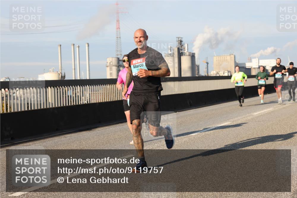 03.10.2025 - Köhlbrandbrückenlauf Lena Gebhardt http://msf.ph/oto/9119757 03.10.2025 09:45:40 Position 2 11 meine-sportfotos.de
