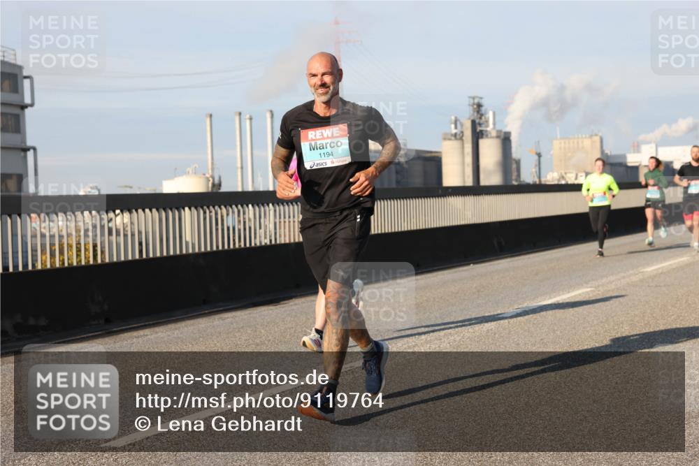 03.10.2025 - Köhlbrandbrückenlauf Lena Gebhardt http://msf.ph/oto/9119764 03.10.2025 09:45:40 Position 2 1194 meine-sportfotos.de