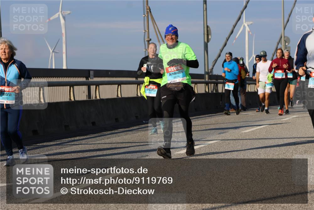 03.10.2025 - Köhlbrandbrückenlauf Strokosch-Dieckow http://msf.ph/oto/9119769 03.10.2025 09:53:59 Position 2 3570, 1547, 2674 meine-sportfotos.de