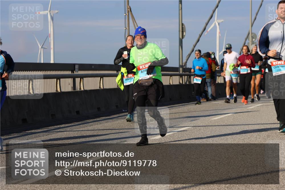 03.10.2025 - Köhlbrandbrückenlauf Strokosch-Dieckow http://msf.ph/oto/9119778 03.10.2025 09:53:59 Position 2 3529 meine-sportfotos.de