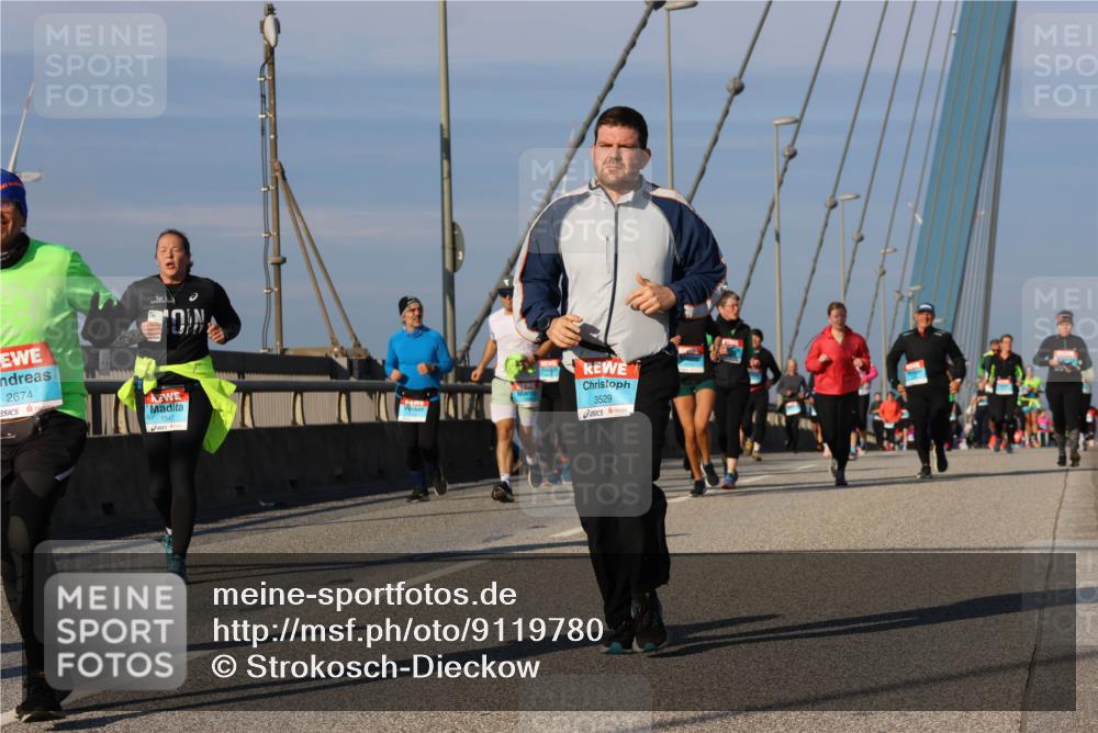 03.10.2025 - Köhlbrandbrückenlauf Strokosch-Dieckow http://msf.ph/oto/9119780 03.10.2025 09:54:01 Position 2 2674, 1547, 3529 meine-sportfotos.de