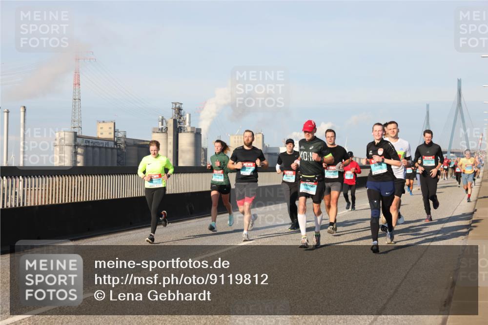 03.10.2025 - Köhlbrandbrückenlauf Lena Gebhardt http://msf.ph/oto/9119812 03.10.2025 09:45:42 Position 2  meine-sportfotos.de